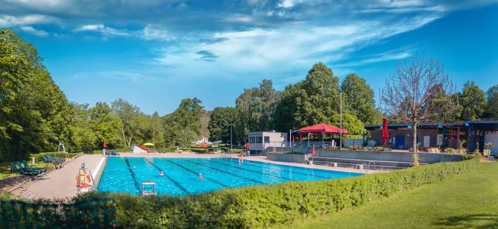 Schwimmerbecken im Freibad
