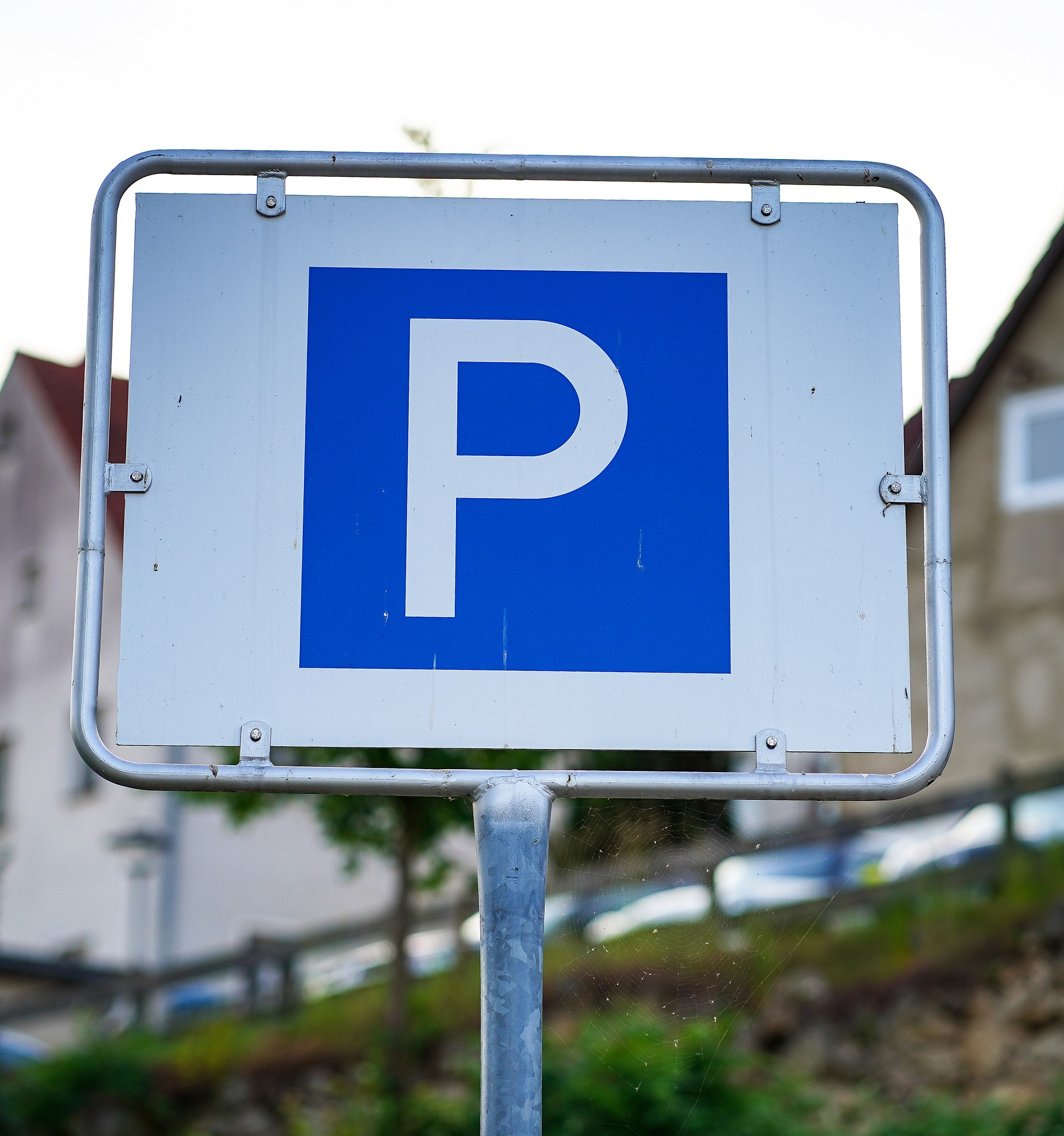 Zeigt eine Parkplatz Schild