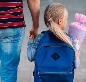 Kind mit Schultüte